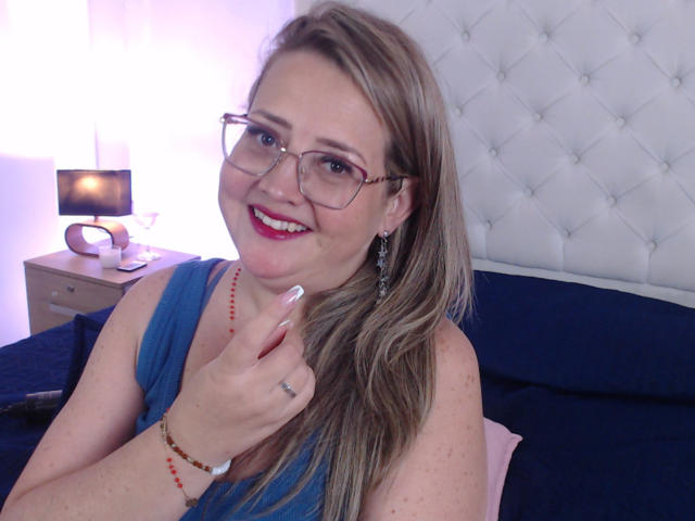 MartinaCaycedo - Élő pornó és szexkamera - 21113126