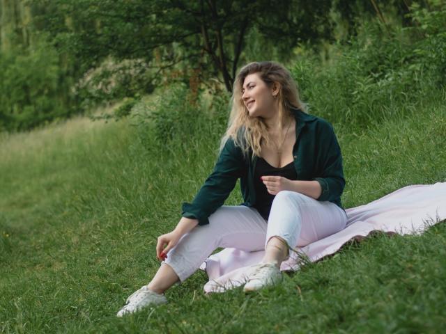 SofiaLux - Live sex cam - 21125742