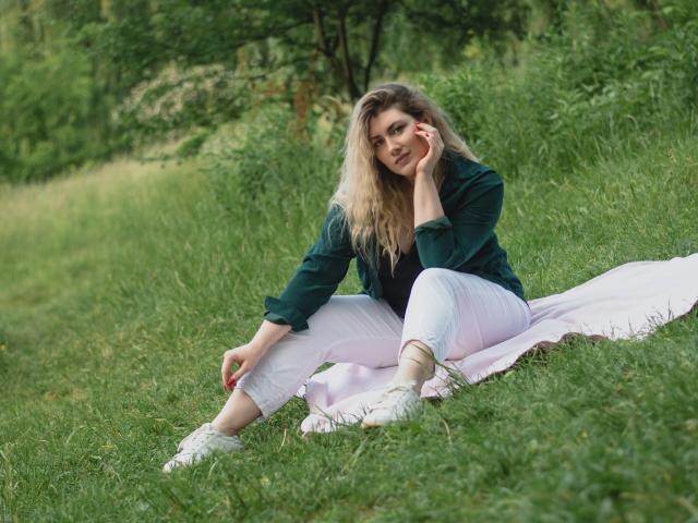 SofiaLux - Live porn &amp; sex cam - 21125746