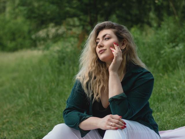 SofiaLux - Live porn &amp; sex cam - 21125830