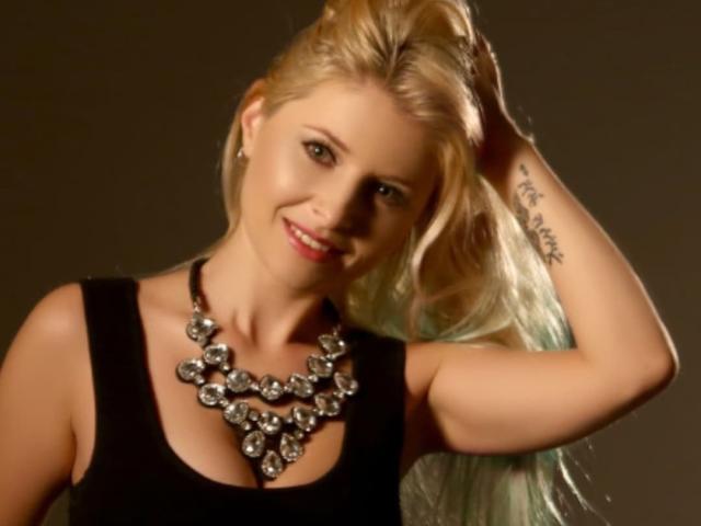 CharlizeDee - Live porn &amp; sex cam - 21126750