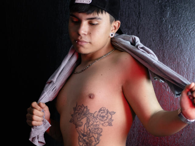 AzrraelSanchez - Live Sex Cam - 21144810