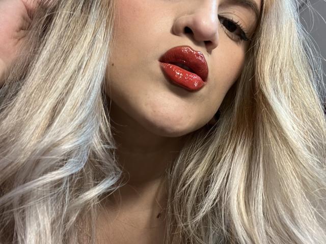 FiorellaStrong - Live porn &amp; sex cam - 21147226