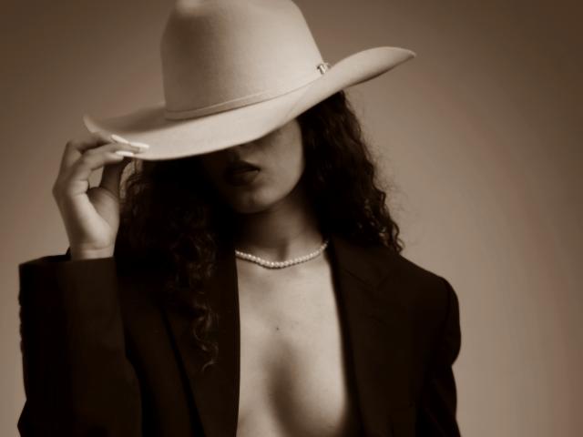 ElenaSantini - Live Sex Cam - 21150614