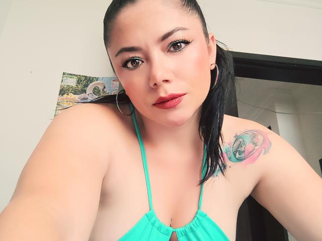 DiamondLatina - Live porn &amp; sex cam - 21152838