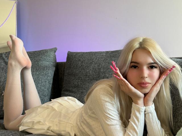 ShineCaroline - Live porn &amp; sex cam - 21158386