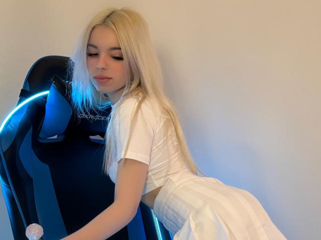 ShineCaroline - Live porn &amp; sex cam - 21158550