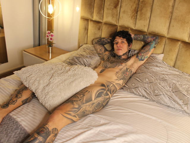 MadInkman - Live porn &amp; sex cam - 21163854