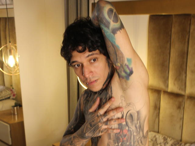 MadInkman - Live porn &amp; sex cam - 21164042