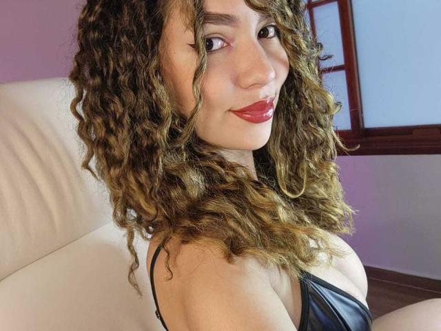 KendallPiierce69 - Live Sex Cam - 21173000