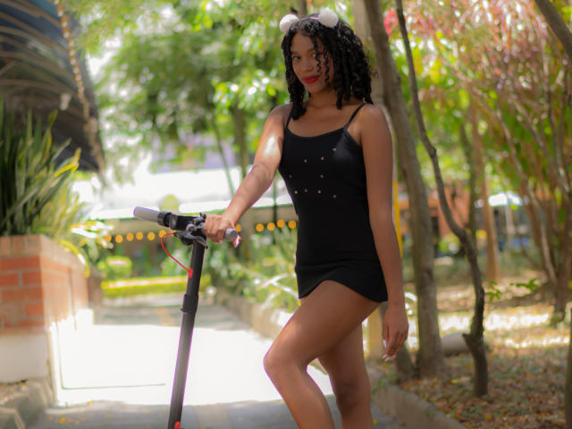 CelesteAdamms - Élő pornó és szexkamera - 21204662