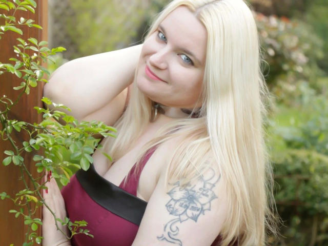 Curvy-Lucy-hot - Live porn &amp; sex cam - 21219614