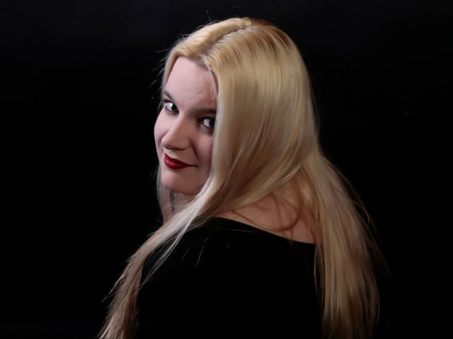 Curvy-Lucy-hot - Live Sex Cam - 21219630