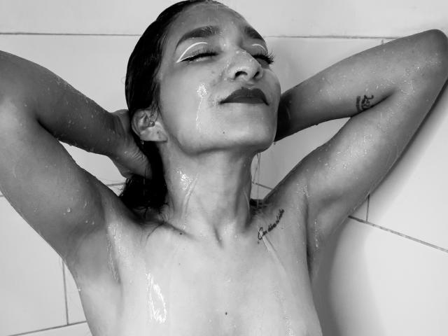 ElyWhitee - Live sex cam - 21227530