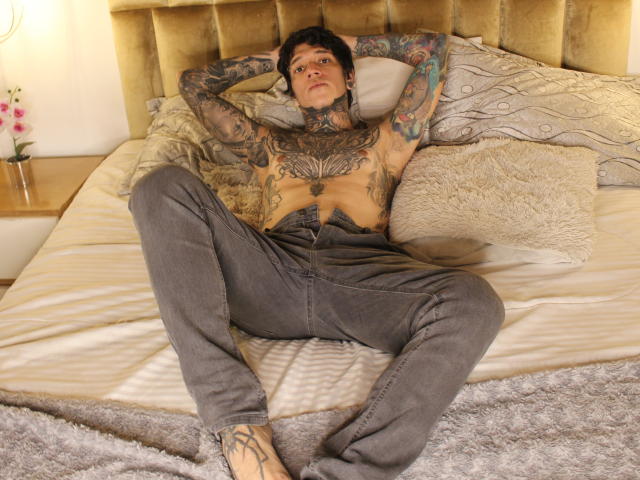 MadInkman - Live porn &amp; sex cam - 21249746