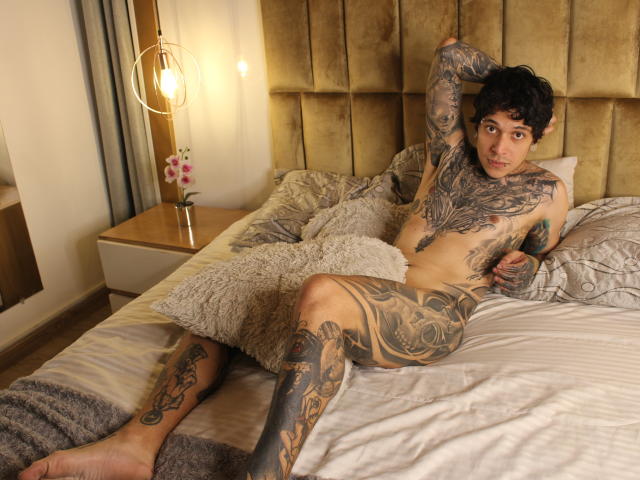 MadInkman - Live porn &amp; sex cam - 21249990