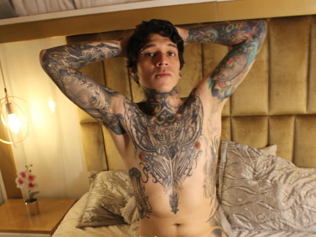 MadInkman - פורנו בשידור חי ומצלמת סקס - 21250050