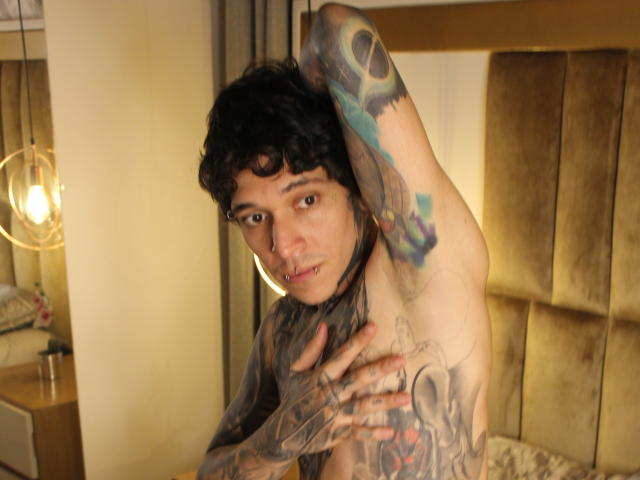 MadInkman - Live sex cam - 21250106