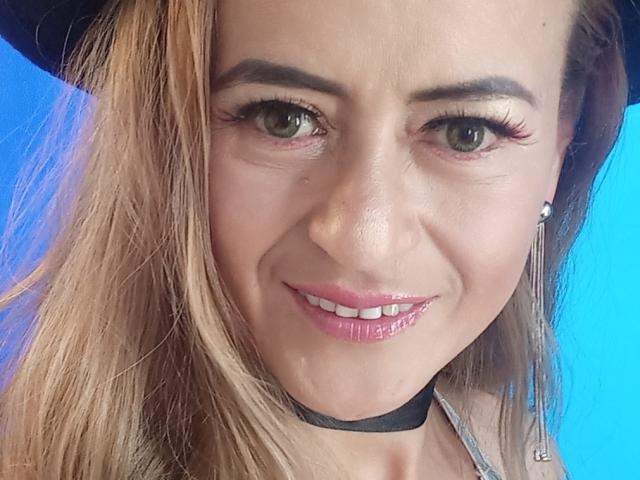 Maghenta - Élő pornó és szexkamera - 21257178