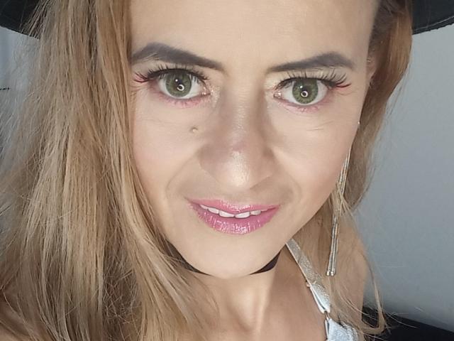 Maghenta - Live sex cam - 21257182