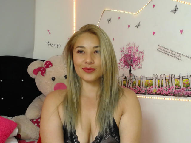 DaiyanCollins - Live porn &amp; sex cam - 21265450