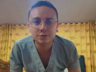 AlessandroBrown - Live porn &amp; sex cam - 21270366