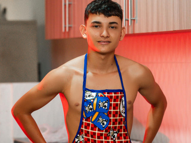 LiamHottestToy - Live porn &amp; sex cam - 21272494