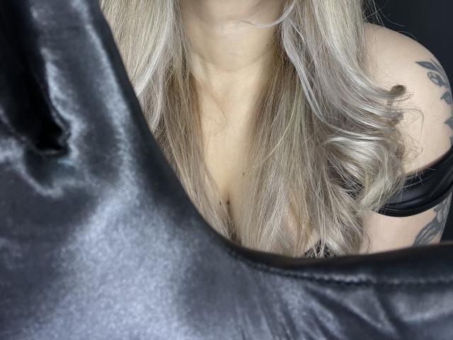 FiorellaStrong - Live sexe cam - 21276998