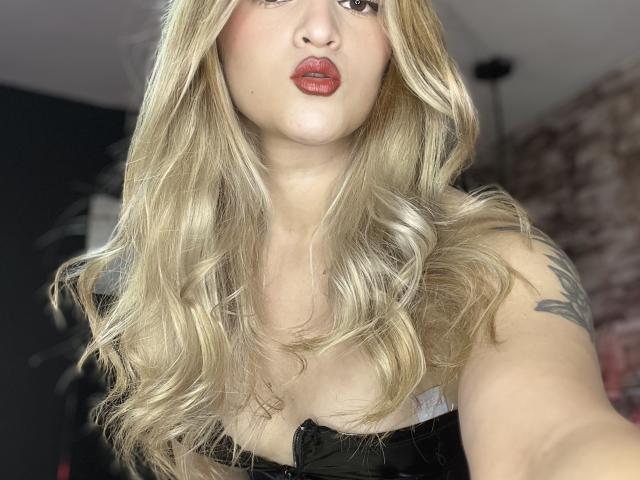 FiorellaStrong - Live porno og sexkamera - 21296066