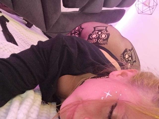 CherryXoxx - Élő pornó és szexkamera - 21304358