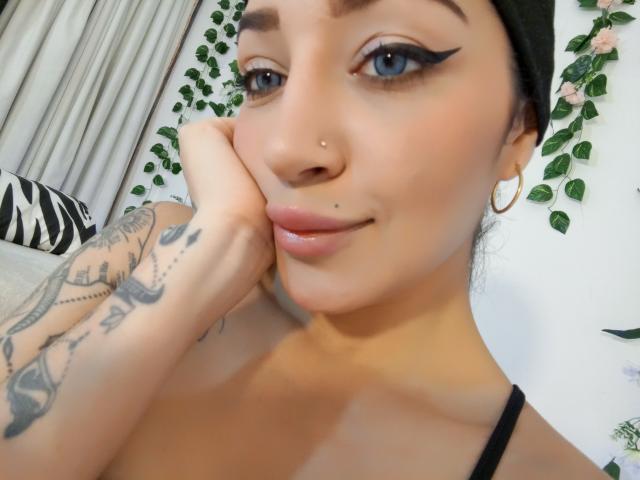 AnnaKhalo - פורנו בשידור חי ומצלמת סקס - 21315814