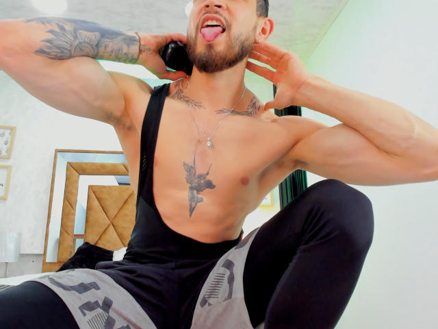 MassimoVicenzzo - Live porn &amp; sex cam - 21331410