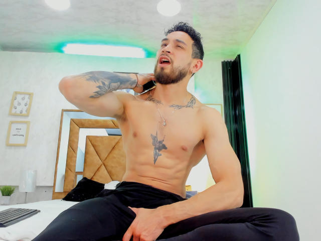 MassimoVicenzzo - Live porn &amp; sex cam - 21331414