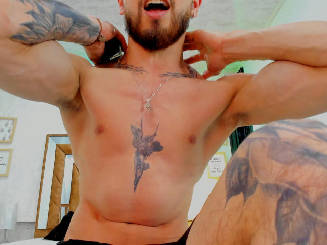 MassimoVicenzzo - Live porn &amp; sex cam - 21331422