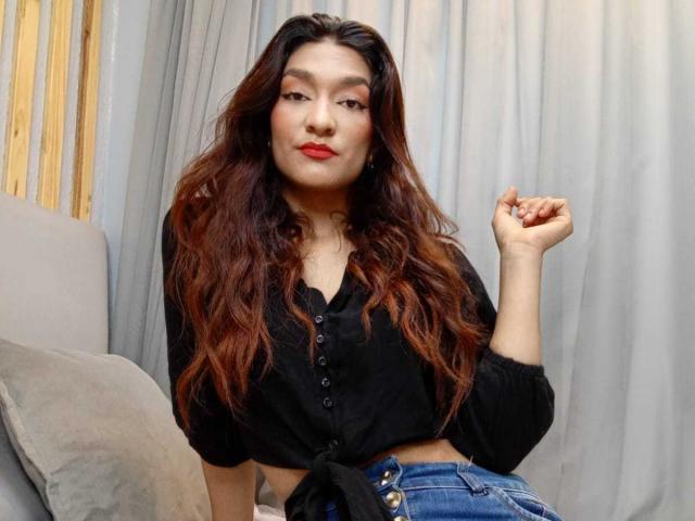 ElyWhitee - Live sex cam - 21331670