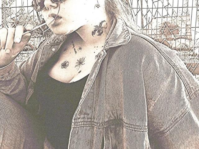 PeakLady - Élő pornó és szexkamera - 21347258