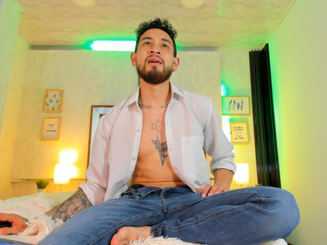 MassimoVicenzzo - Live porn &amp; sex cam - 21356566