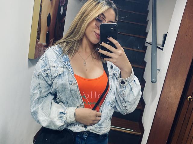 SabrinaaMontana - Live porn &amp; sex cam - 21367106