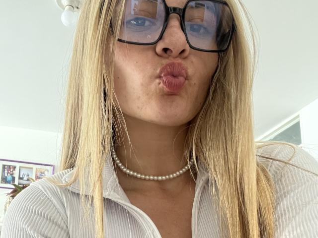 AtheneaRossi - Live sex cam - 21371686