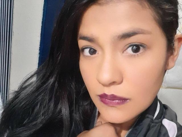 ArianithaXox - פורנו בשידור חי ומצלמת סקס - 21372690