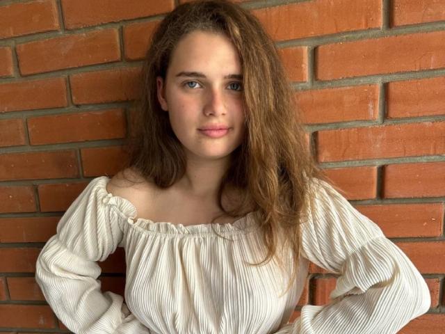 CarolineHott69 - Live sex cam - 21373870