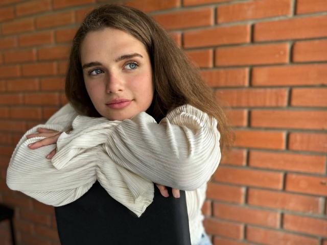 CarolineHott69 - Live sex cam - 21374002