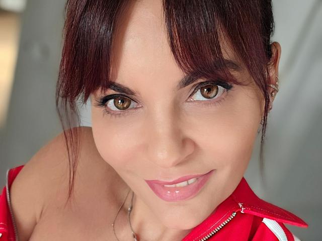 JuneLaFrenchie - Live sex cam - 21379002