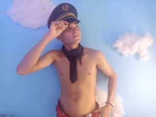 LiamHottestToy - Live porn &amp; sex cam - 21384102