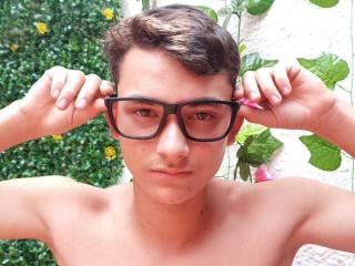 LiamHottestToy - Live porn &amp; sex cam - 21384134