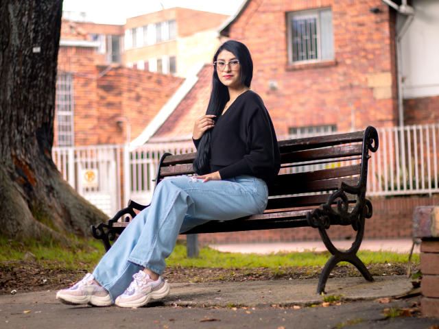 EmaHenderson - Live porn &amp; sex cam - 21387838