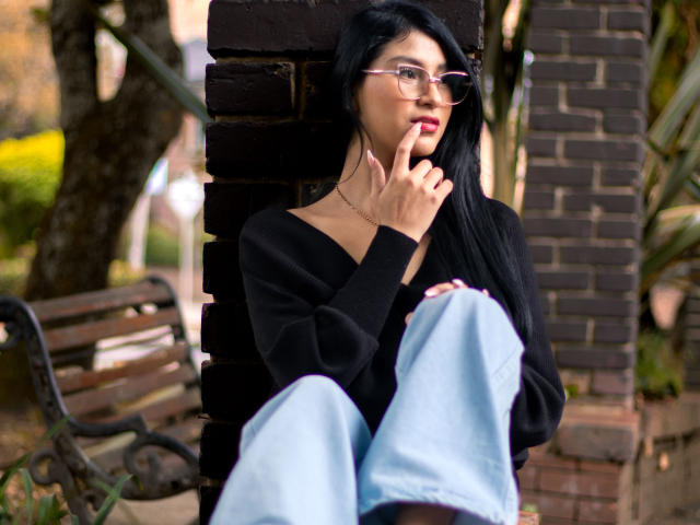 EmaHenderson - Live porn &amp; sex cam - 21388010