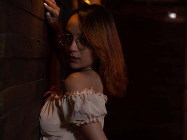 AmaliaHolmes - Sexe cam en vivo - 21392374