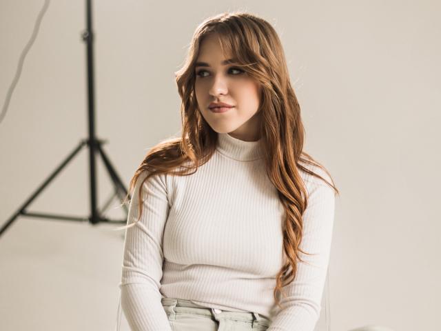 LauraHlot - Live sex cam - 21393322