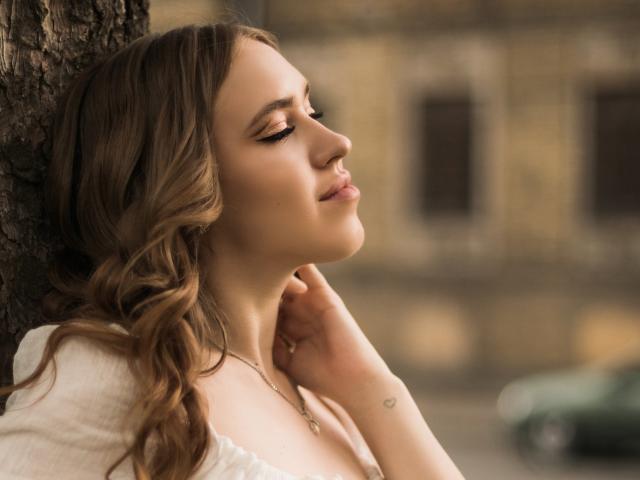 LauraHlot - Live sex cam - 21393562